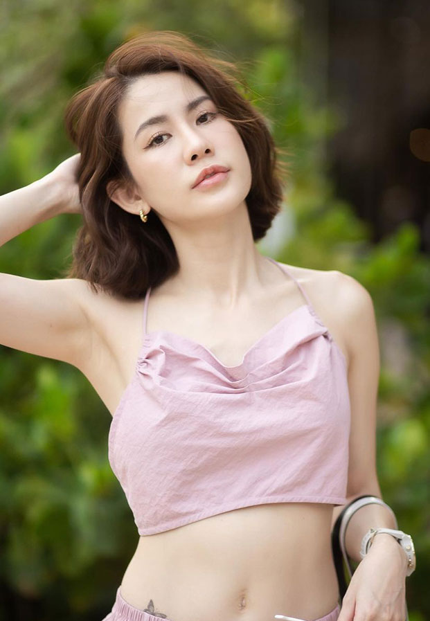ประวัติ Pattrakorn Tungsupakul สาวผมสั่นน่ารัก ผิวขาวออร่าเซ็กซี่